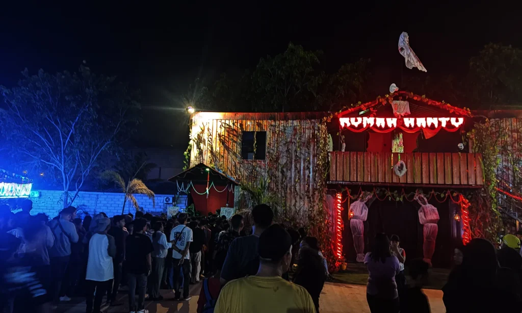 Rekam Jejak Tradisi Rumah Hantu Sebagai Bisnis di Pasar Malam