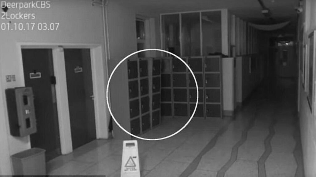 Momen Penampakan Misterius yang Sempat Tertangkap Kamera