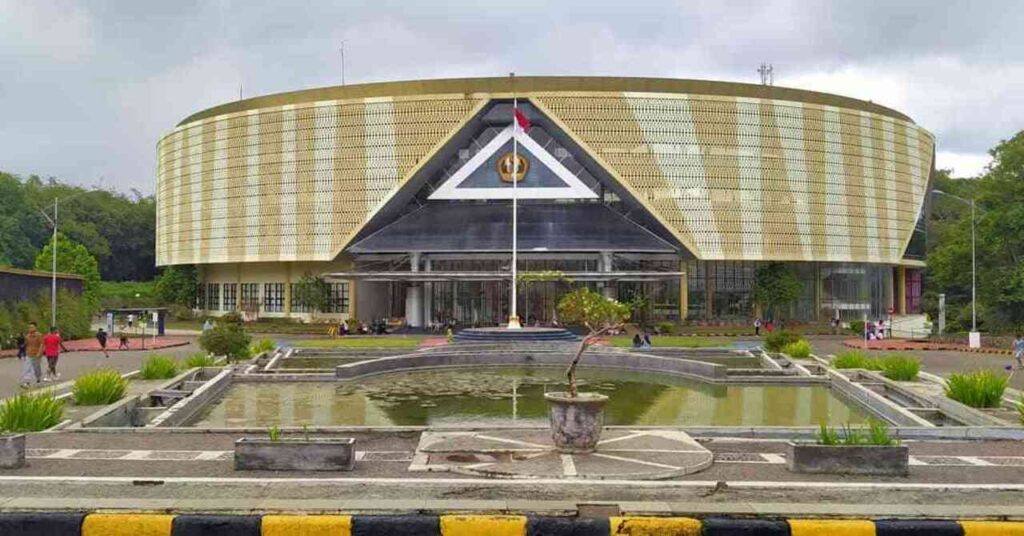 Kepercayaan Dikhianati: Guru Besar Unpad Diduga Lecehkan Mahasiswi, Karier Hancur Seketika