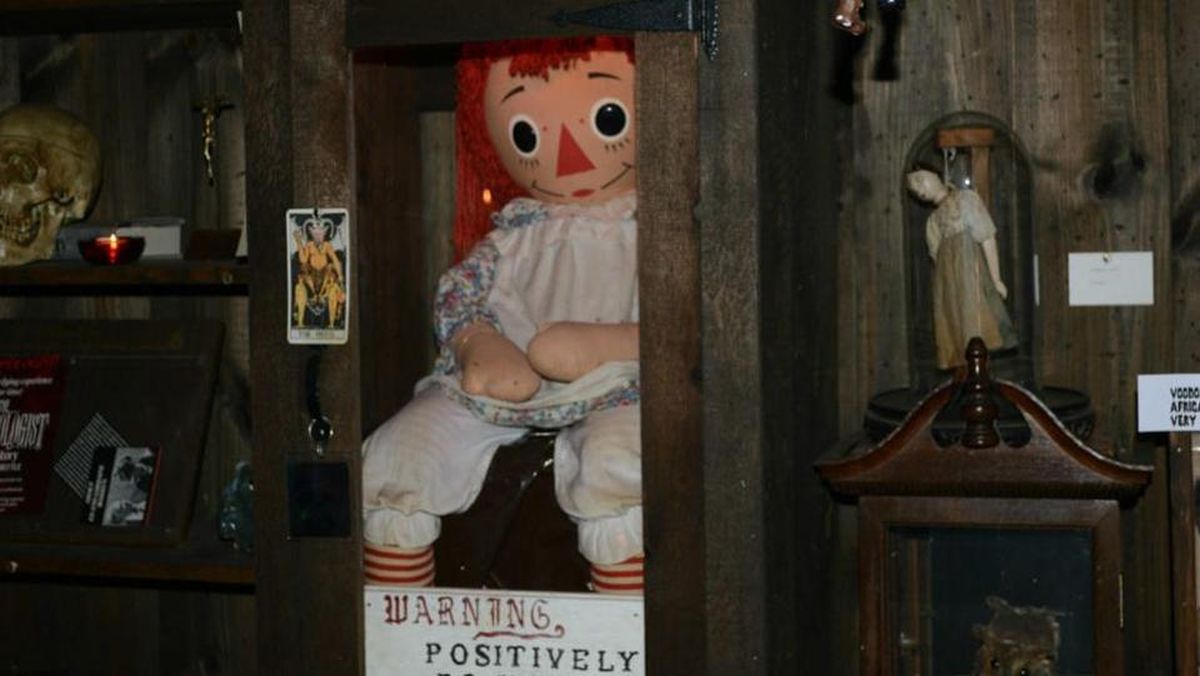 Teror Annabelle Berlanjut! Penyelidik Paranormal Tewas Mendadak di Tur Misterius