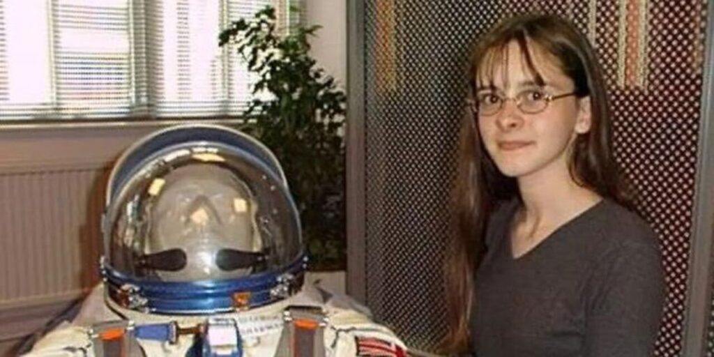 Dari Bersihkan Toilet Antariksa ke Misi Mars, Kisah Claire Parfitt Bikin Takjub!